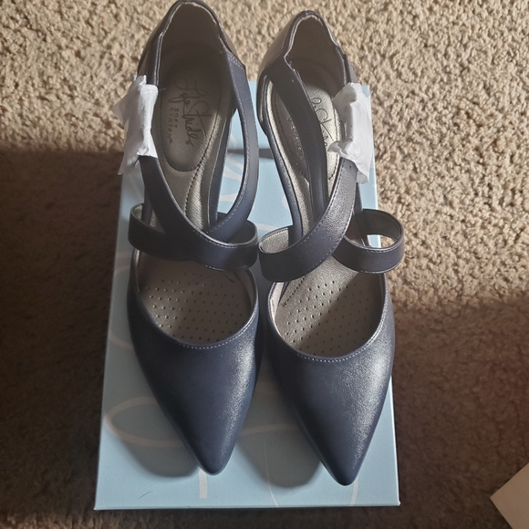 Shoes - Picture 8 of 8